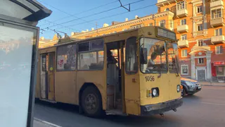 “Неужели людям так приятно ехать в давке?”: авторская колонка про общественный транспорт