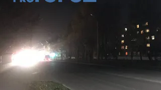 «На протяжении нескольких месяцев горит пара тусклых фонарей»: жители улицы Октябрьская недовольны уличным освещением