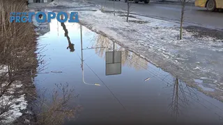 Встречаем весну огромными лужами и гололедом! Видео из разных районов Рязани