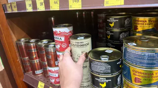 Хрящики и кости, мяса нет: Росконтроль выявил марки тушенки, которые оказались в черном списке