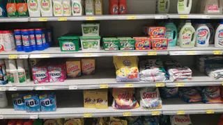 Не отстирывают и губят ткань: Роскачество назвало худшие марки жидких порошков - не берите их даже по акции