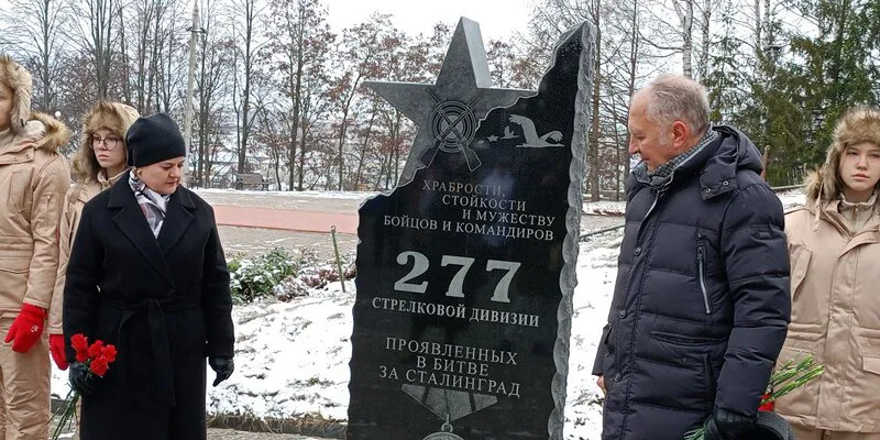В Кузнецке открыли памятник воинам 277-й стрелковой дивизии