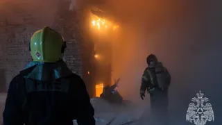 В Рязанской области полностью сгорел дом, где жила семья с тремя детьми