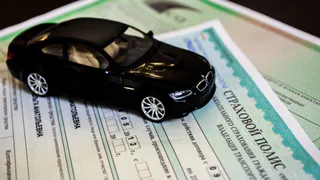 Прикрепить полис к автомобили или к водителю?