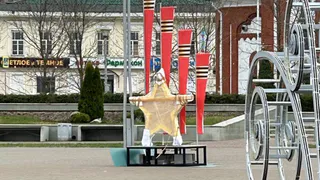 Глазов начали украшать ко Дню Победы