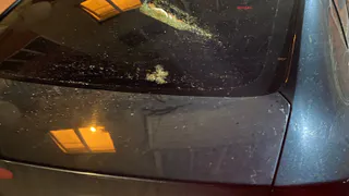 В Рязани неизвестный разбил стекло припаркованного автомобиля