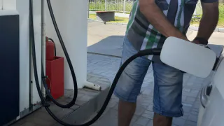 Исчезнет абсолютно на всех заправках с июля: автомобилистов ждет важное изменение на АЗС