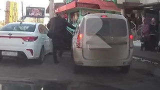 Жители Рязани засняли конфликт водителей на улице Грибоедова