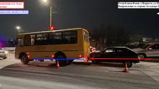 Пьяный водитель «Лады» врезался в школьный автобус в Коми