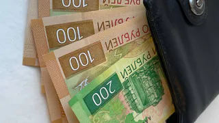 Всем пенсионерам одобрили новогоднюю выплату: на карту придет от 15 000 рублей