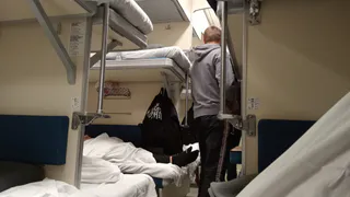 «Уступите мне место!»: попутчица разбудила в 7 утра - закон оказался на ее стороне