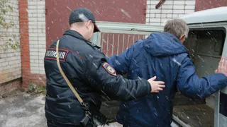 Грозит 5 лет: на рязанца, который ударил полицейского трубой, завели уголовное дело