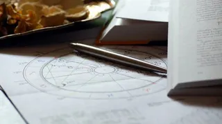 Бриллиантовый октябрь: Павел Глоба назвал три знака Зодиака, которые угодят под дождь из купюр