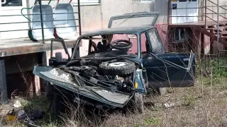 В Магнитогорске водитель "Нивы" на полном ходу влетел в крыльцо магазина