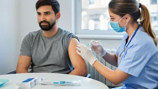 Нижнекамцы активно участвуют в вакцинации от гриппа: сделано почти 90 тысяч прививок