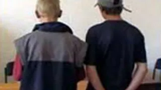 В Комаричском районе двое парней обокрали бывшего учителя