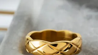 Жительница Магнитогорска украла в комиссионном магазине кольцо, оставленное мужчиной на прилавке