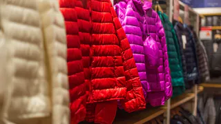 "7 лет работала в Секонд-Хенде": вот откуда дешевая одежда и что никогда не буду здесь покупать - честный рассказ из зала