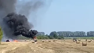 В деревне Чувашии в поле загорелся трактор
