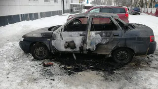 Причины устанавливаются: в Рыбном сгорел легковой автомобиль