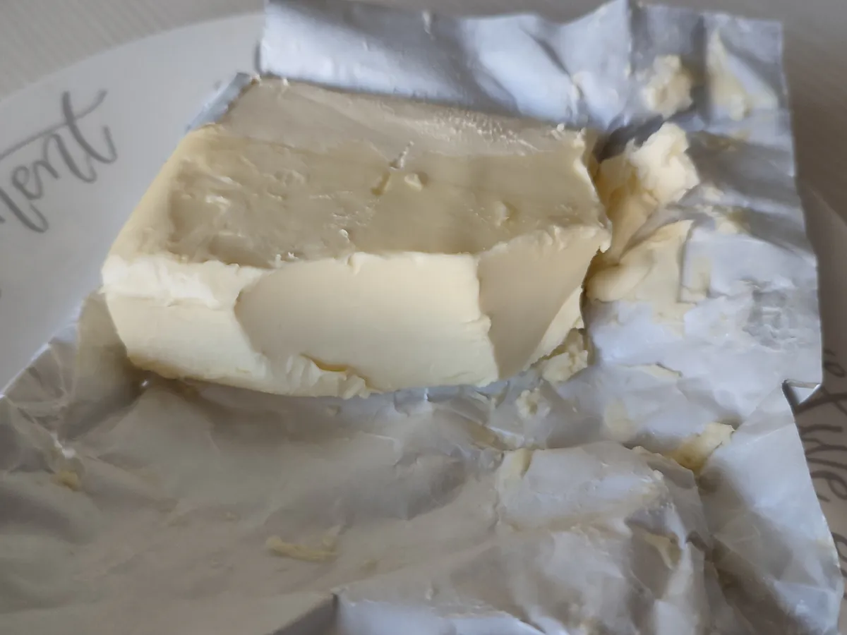 Можно смело брать – там 100% сливки: названы лучшие марки сливочного масла