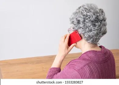 Женщина научилась останавливать телефонных мошенников одной фразой