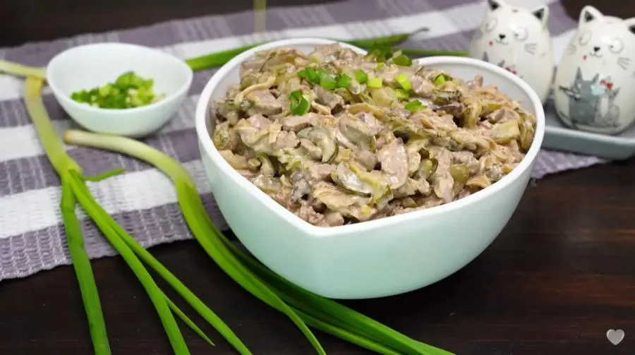 Новогодние рецепты: вкуснейший салат из трех ингредиентов