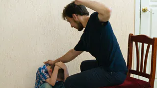 "Получают удовольствие от избиения ребенка": психолог рассказал ПРО Городу о причинах жестокого обращения с детьми