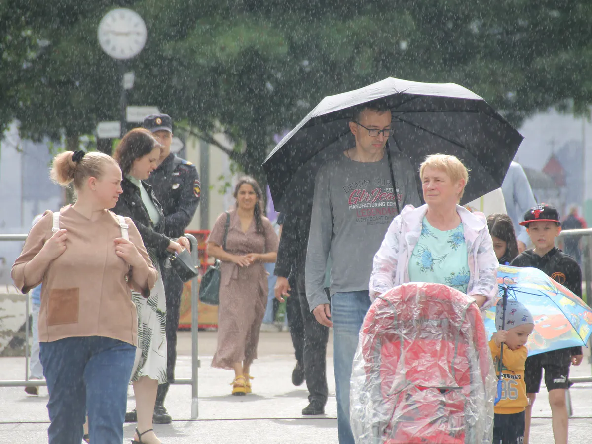 Метеорологи рассказали, в какой части Челябинской области ожидать грозу, а где простоит жара