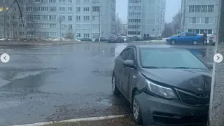 Не разъехался со столбом: три человека пострадали в аварии в Нижнекамске 