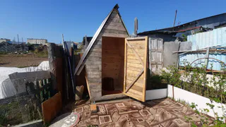 Что добавлять в дачный туалет, чтобы отходы растворялись и запаха не было: полезные советы