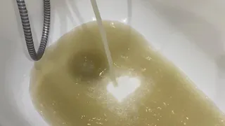 Уже не первый день: жители Кального пожаловались на грязную воду из-под крана