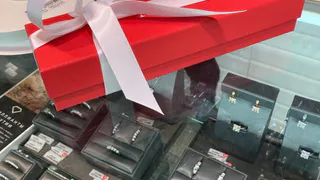 В Чебоксарах посетительница ломбарда похитила забытые пенсионеркой золотые кольца