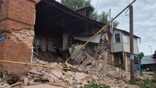 Во Владимире частично обрушилась стена нежилого здания