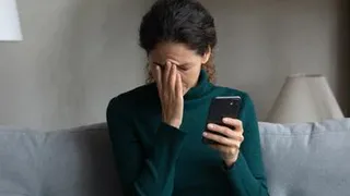 Минус 80 000 рублей: Мошенник поймал россиянку в свои соцсети