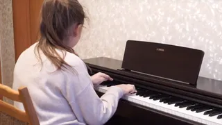 Елка желаний в Рязанской области: детям подарили спортивную стенку и пианино