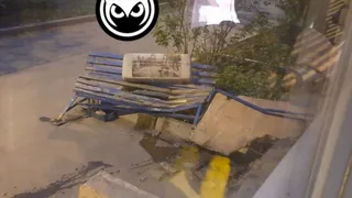 В Пензе водитель въехал в крыльцо и скамейку