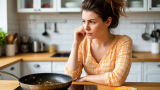 Куда слить масло, оставшееся на сковороде после жарки: вы обязательно должны это знать