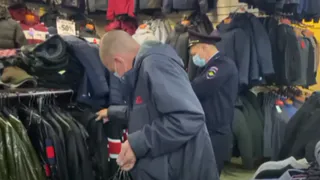 Зачем рязанские полицейские пошли по магазинам одежды?