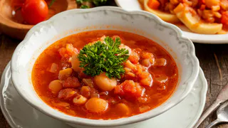 Ученые назвали самый вредный суп: в России готовят почти в каждом доме, сами едят и дают детям по 2 тарелки