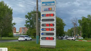 Цены на бензин просто пробили потолок: такого еще не было. Водители схватились за сердце