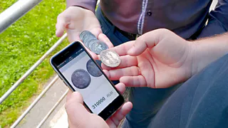 Мошенники продают наивным рязанцам поддельные монеты