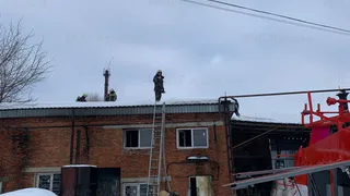 В Кольчугино из горящего производственного здания эвакуировали 2 человек