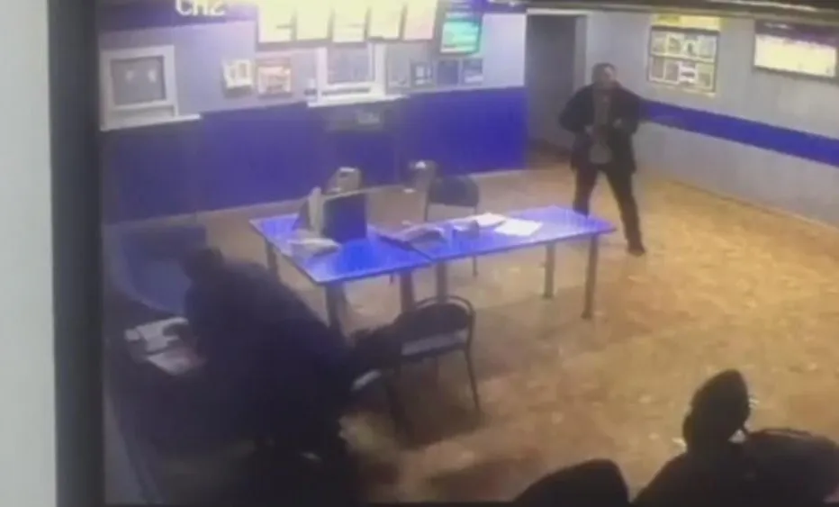 Стало известно, почему нижнекамец устроил стрельбу из охотничьего ружья в букмекерской конторе