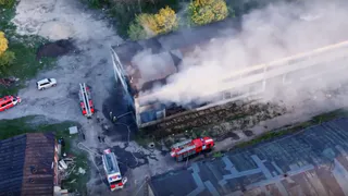 В Рязани пожар в здании речного порта попал на видео