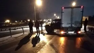 Столкнувшиеся Газель и УАЗ устроили серию ДТП на Северной окружной