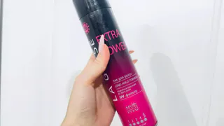 Брызгаю лак для волос на ноги, мебель и молнию: 7 гениальных хитростей, как применить его с умом