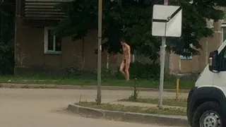 По Рязани гуляет голый мужчина