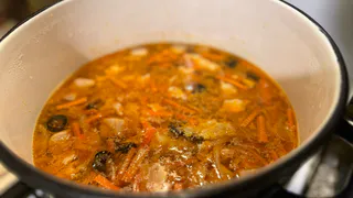 Зачем в советских домах клали ложку в кастрюлю с супом. Старый трюк