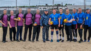 В Сыктывкаре устроили волейбольный матч за колючей проволокой